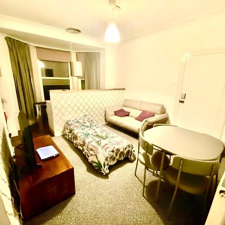 The Walnut Suite Lovely One Bedroom Flat In Stoke. Πλίμουθ Εξωτερικό φωτογραφία