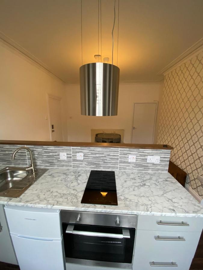 The Walnut Suite Lovely One Bedroom Flat In Stoke. Πλίμουθ Εξωτερικό φωτογραφία