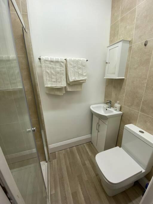 The Walnut Suite Lovely One Bedroom Flat In Stoke. Πλίμουθ Εξωτερικό φωτογραφία