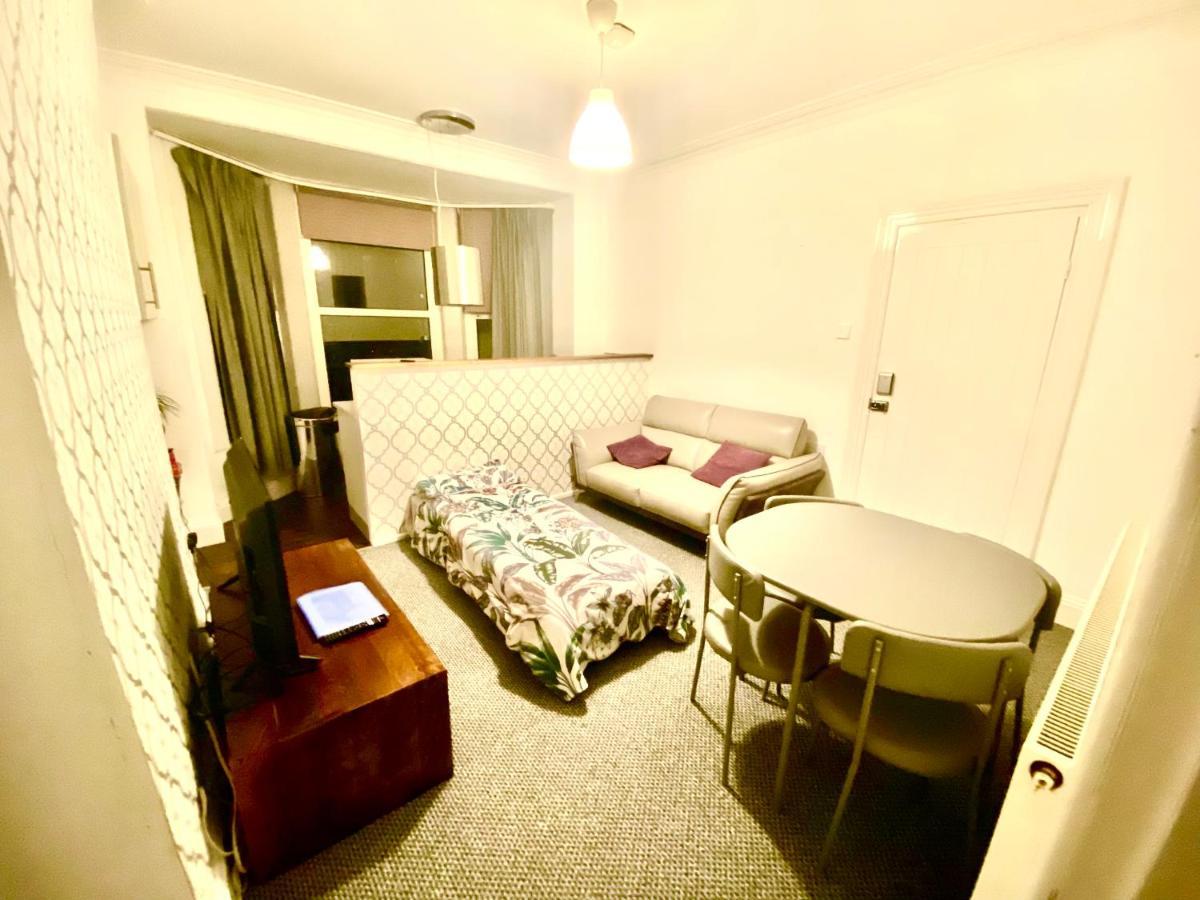 The Walnut Suite Lovely One Bedroom Flat In Stoke. Πλίμουθ Εξωτερικό φωτογραφία