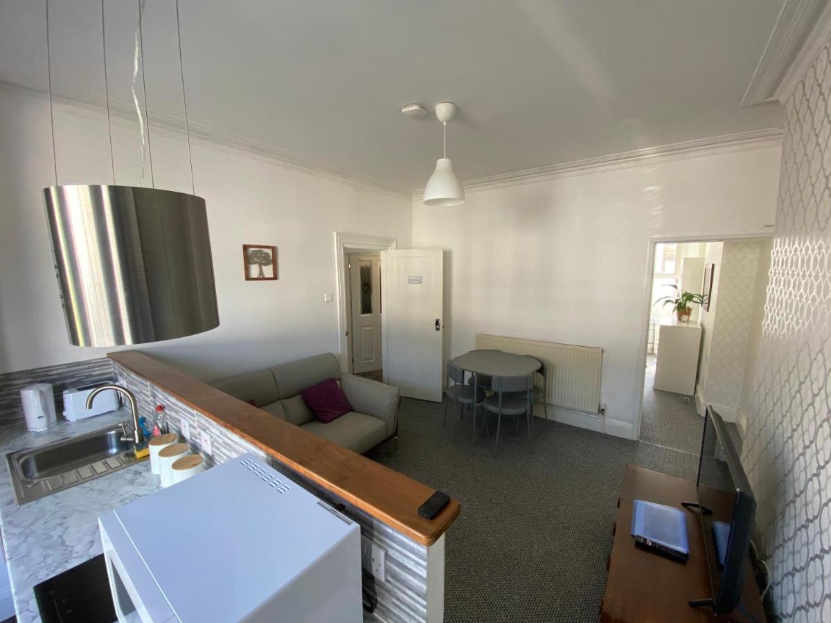 The Walnut Suite Lovely One Bedroom Flat In Stoke. Πλίμουθ Εξωτερικό φωτογραφία